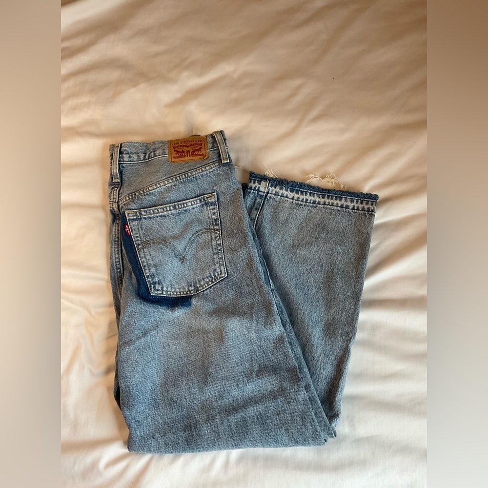 Levi’s Ribcage Straight Ankle Light Wash Distressed Jeans Size 32